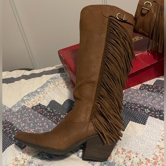 Carlos by Carlos Santana Shoes - Carlos by Carlos Santana Lever fringe boots sz 10🤎